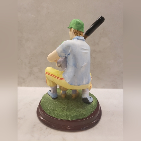 The Natelia Collection dad teaching son baseball figurine - Picture 2 of 9